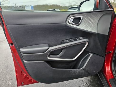 Used 2020 Kia Soul LX image 16