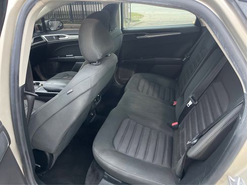 Used 2018 Ford Fusion SE w/ Fusion SE Technology Package image 13