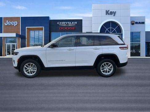 Used 2025 Jeep Grand Cherokee Laredo X image 2