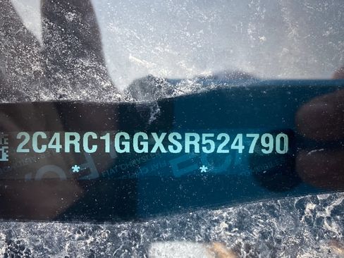 Used 2025 Chrysler Pacifica Limited image 54