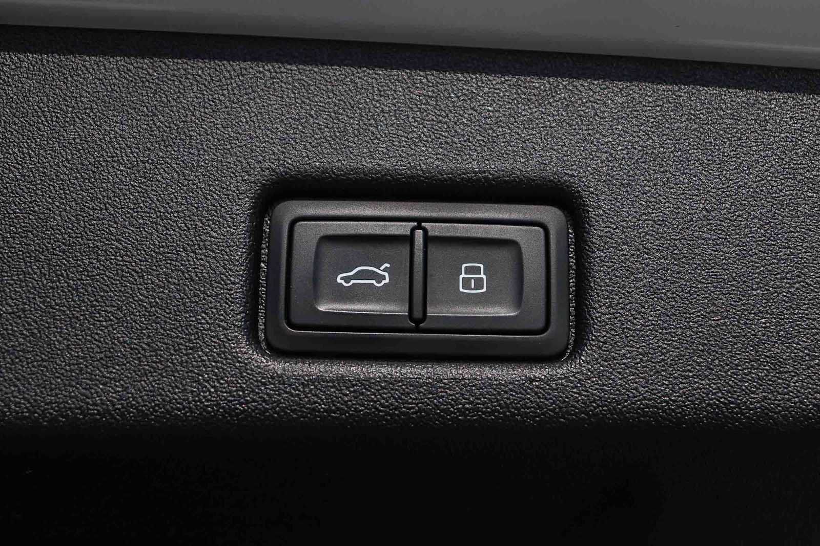 Used 2025 Audi Q5 Premium w/ Convenience Package AWD/4WD image 34