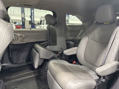 Certified 2024 Toyota Sienna Limited image 31