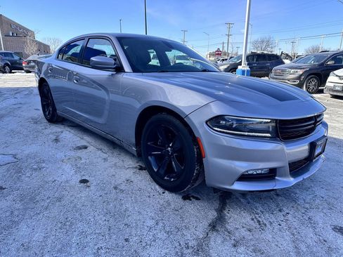 Used 2015 Dodge Charger SXT image 9