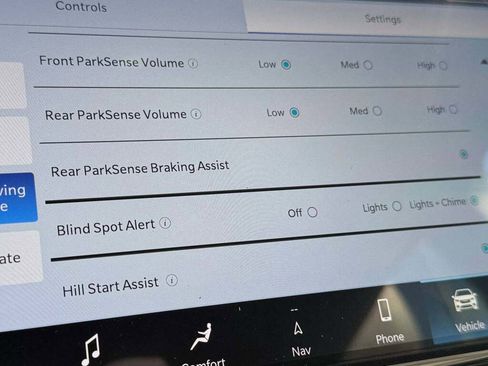New 2026 Chrysler Pacifica Limited image 38