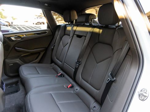 Certified 2025 Porsche Macan image 43