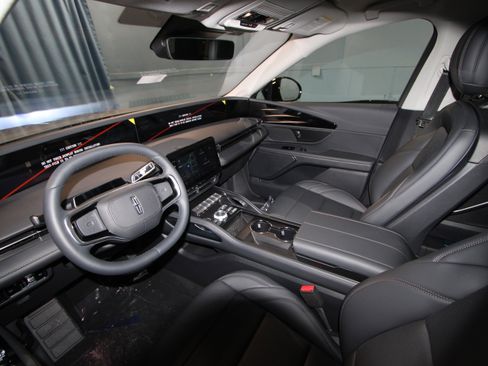 New 2026 Lincoln Nautilus Premier w/ Jet Appearance Package image 2