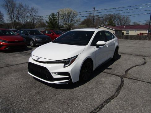 Used 2023 Toyota Corolla SE image 3