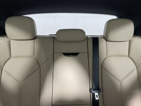 Used 2025 Porsche Macan image 16