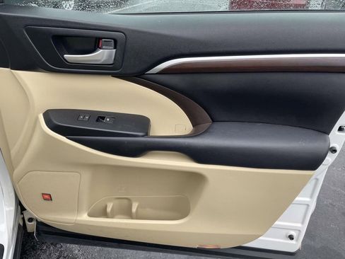 Used 2016 Toyota Highlander Limited image 48
