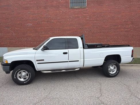 Used 2001 Dodge Ram 2500 Truck 4x4 Quad Cab image 2