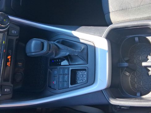 Used 2025 Toyota RAV4 XLE AWD/4WD image 19