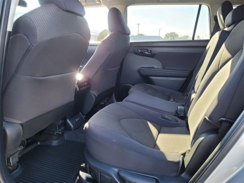 Certified 2023 Toyota Highlander LE image 5