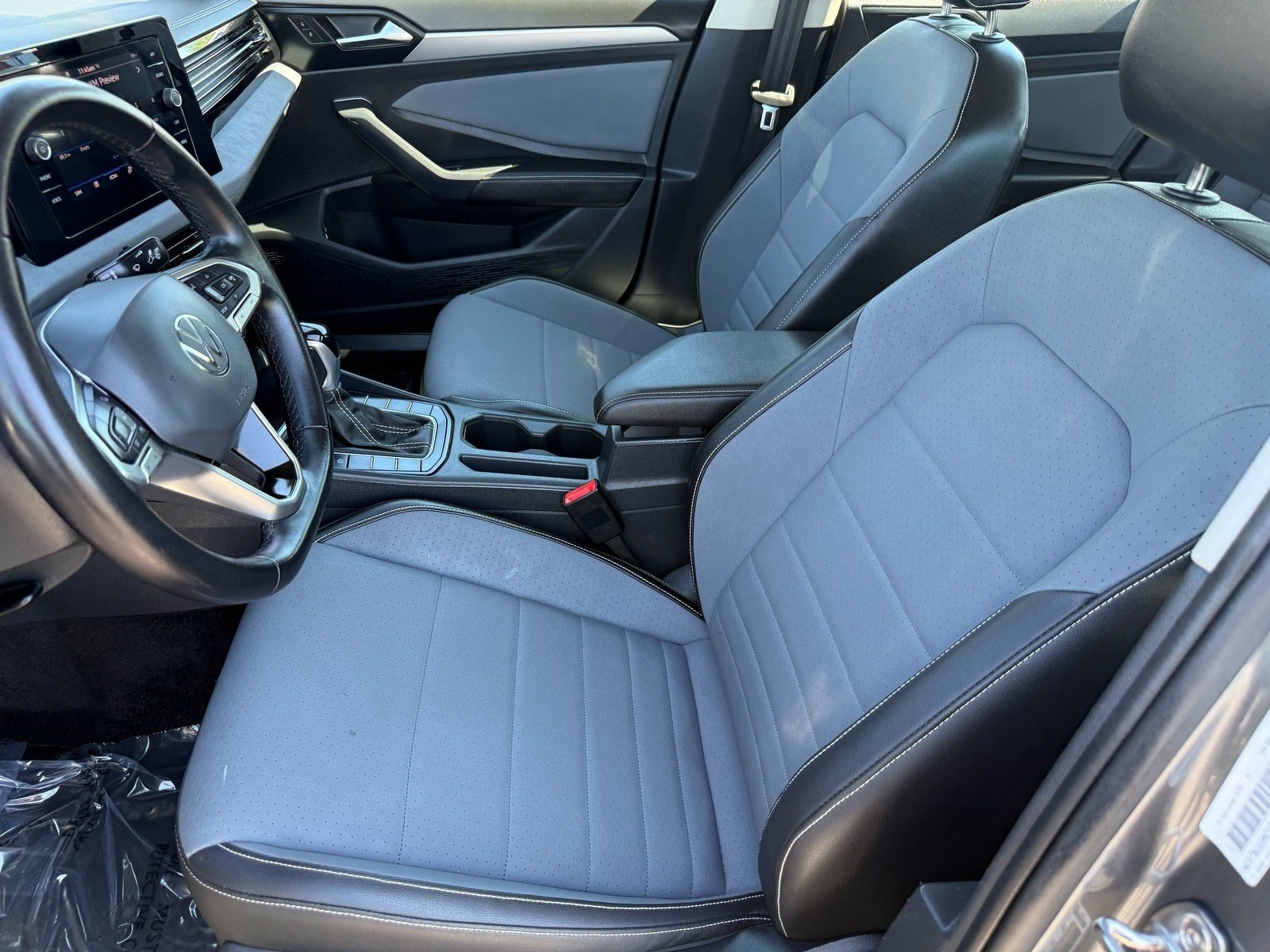 Used 2025 Volkswagen Jetta SE FWD image 13