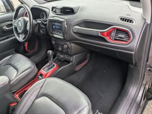 Used 2019 Jeep Renegade Trailhawk AWD/4WD image 19
