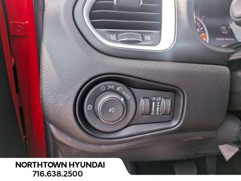 Used 2021 Jeep Renegade Latitude w/ Sun & Sound Group AWD/4WD image 24