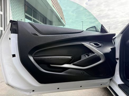 Used 2018 Chevrolet Camaro SS image 15