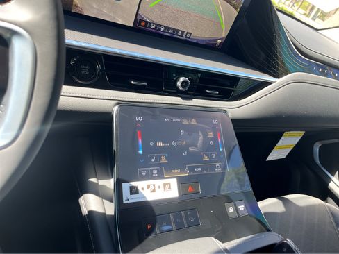 New 2025 INFINITI QX80 Luxe image 13