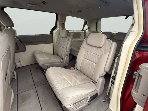 Used 2008 Chrysler Town & Country Touring w/ Family Value Group FWD image 24