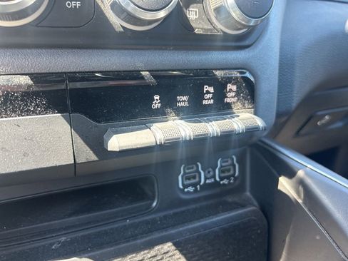 Used 2022 RAM 1500 Big Horn AWD/4WD image 9