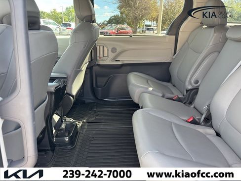 Used 2024 Toyota Sienna XLE image 12