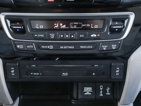 Used 2017 Honda Pilot Touring image 16
