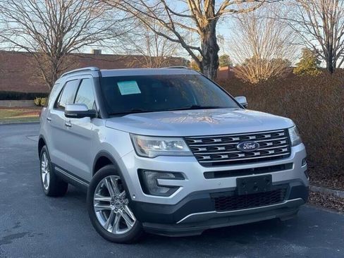 Used 2016 Ford Explorer Limited w/ Equipment Group 301A FWD image 4