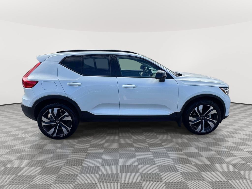 Used 2026 Volvo XC40 B5 Plus w/ Protection Package Premier AWD/4WD image 3