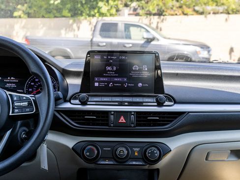 Used 2023 Kia Forte LXS w/ LXS Technology Package FWD image 25