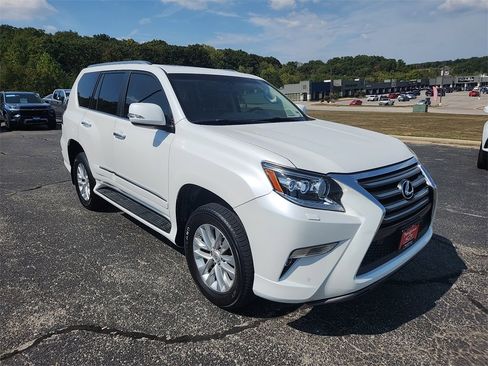 Used 2017 Lexus GX 460 image 2