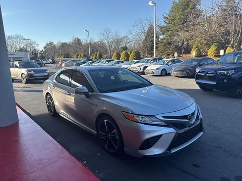 Used 2020 Toyota Camry XSE image 5