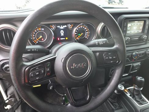 Used 2018 Jeep Wrangler Unlimited Sport image 9