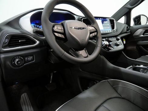 New 2026 Chrysler Pacifica Limited w/ S Appearance Package image 12