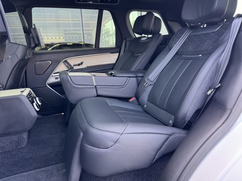 Certified 2025 Land Rover Range Rover SV AWD/4WD image 31