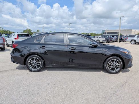 Used 2023 Kia Forte LXS w/ LXS Technology Package FWD image 4