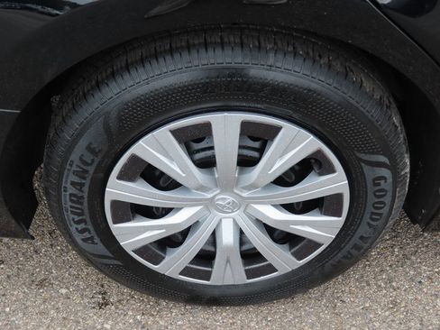 Used 2023 Toyota Camry LE image 12