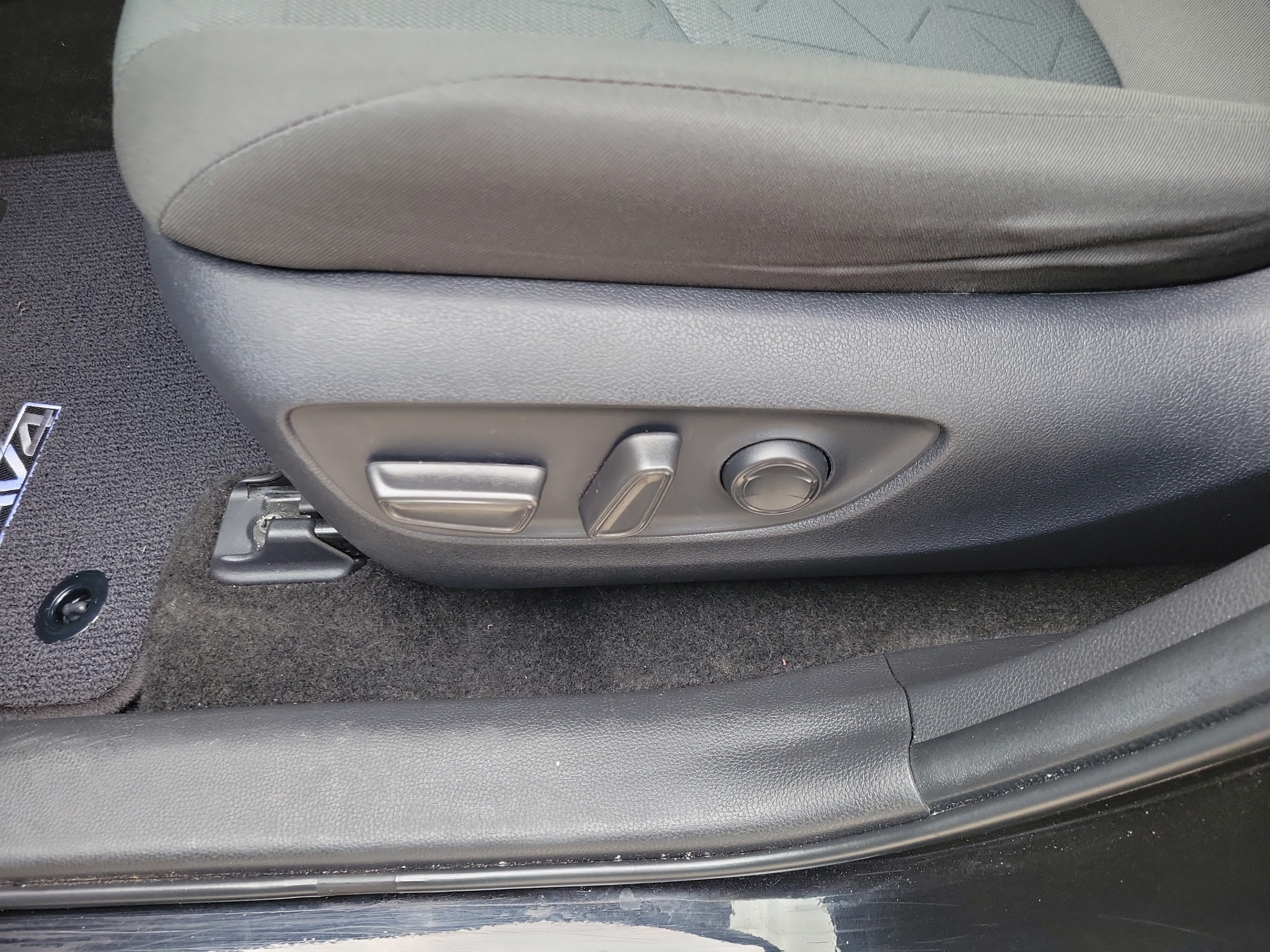 Used 2024 Toyota RAV4 XLE AWD/4WD image 10