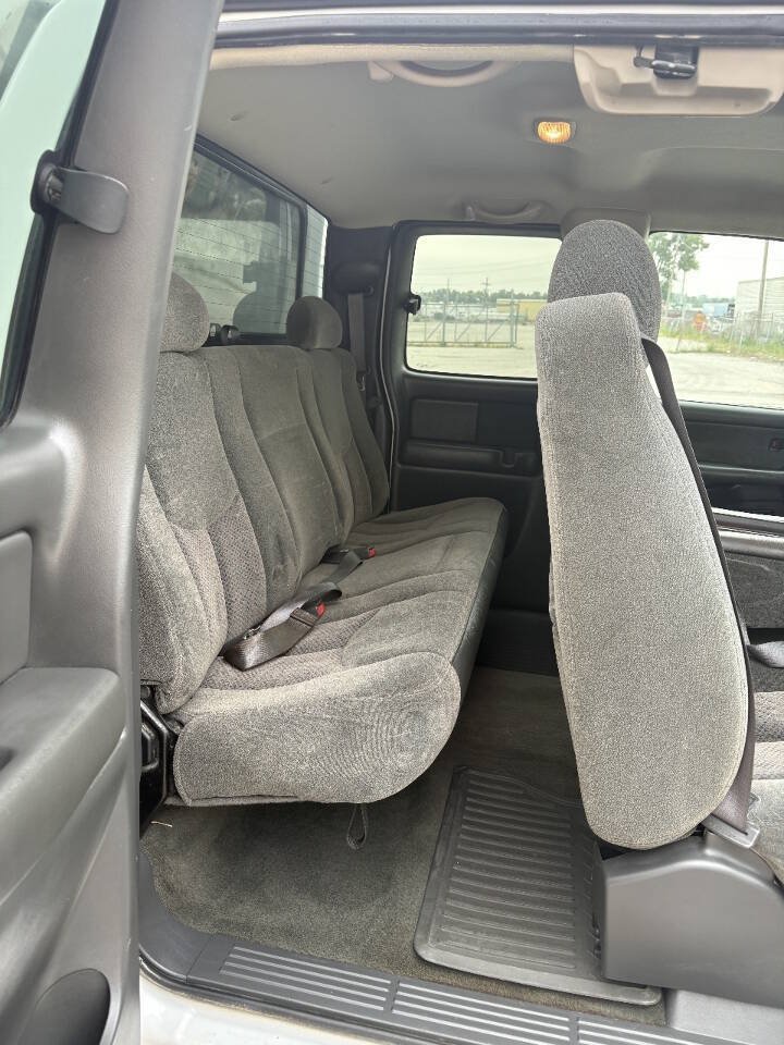 Used 2003 Chevrolet Silverado 2500 LS AWD/4WD image 8