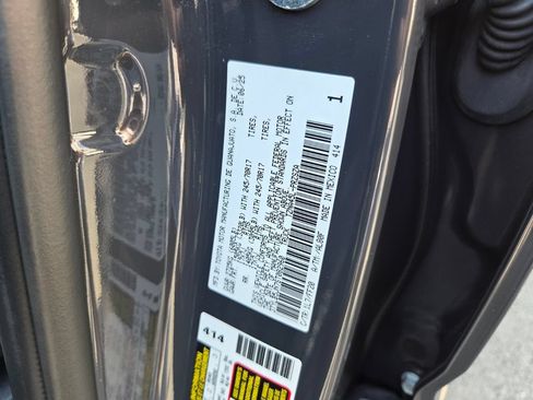 Certified 2025 Toyota Tacoma SR5 AWD/4WD image 17