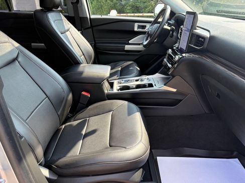 Used 2023 Ford Explorer Limited w/ Limited Technology Package AWD/4WD image 38