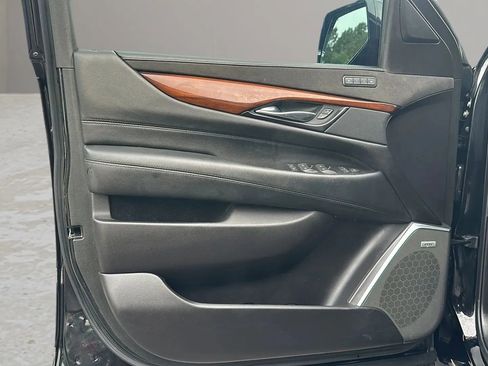 Used 2019 Cadillac Escalade ESV Premium Luxury image 21