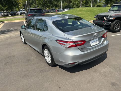 Used 2020 Toyota Camry LE FWD image 8