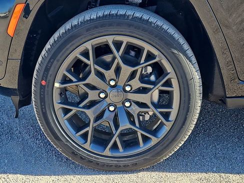 New 2026 Jeep Grand Cherokee L Summit w/ Obsidian Package AWD/4WD image 9