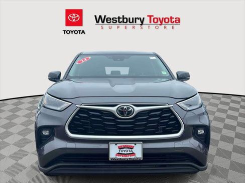 Certified 2024 Toyota Highlander LE AWD/4WD image 3