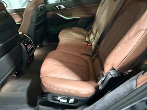 Used 2024 BMW X7 xDrive40i image 71