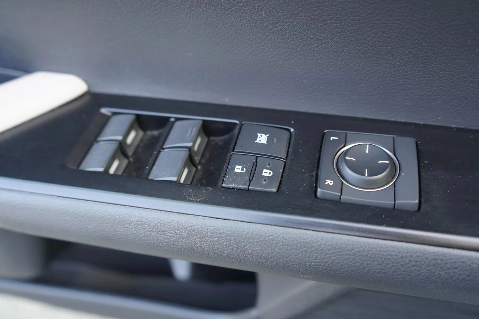 Used 2019 Lexus UX 200 FWD image 12