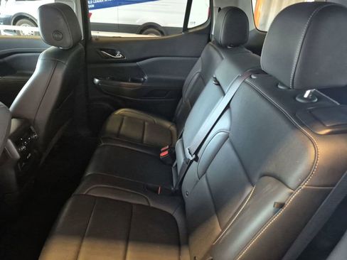 Used 2023 GMC Acadia SLT image 10