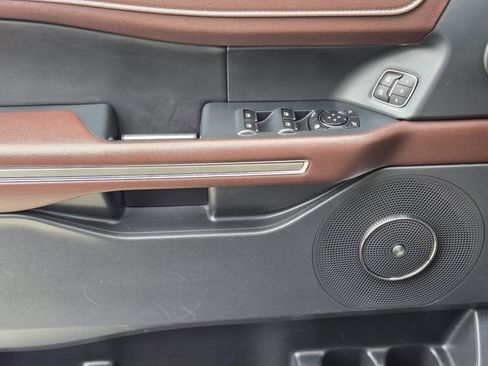 Used 2024 Ford Expedition Limited image 23