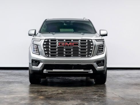Used 2025 GMC Yukon Denali w/ Sun & Power Step Package image 2