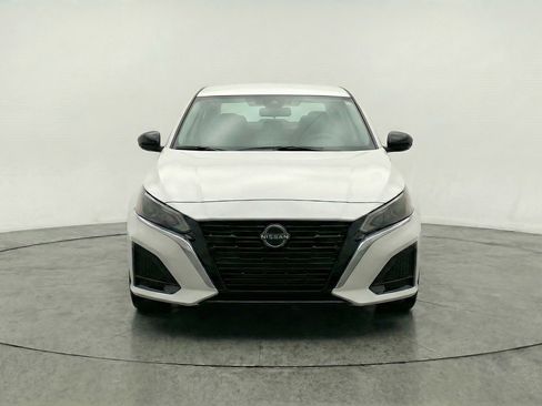 Used 2025 Nissan Altima 2.5 SV image 2