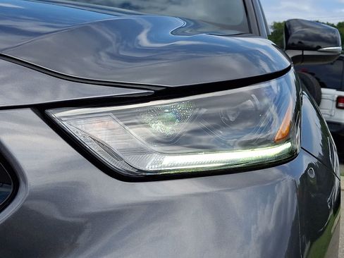 Used 2023 Toyota Highlander XSE AWD/4WD image 10